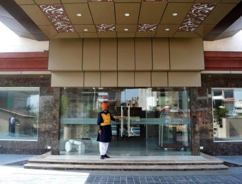 รีเนสต์ ชัยปุระ Hotel ภายนอก รูปภาพ