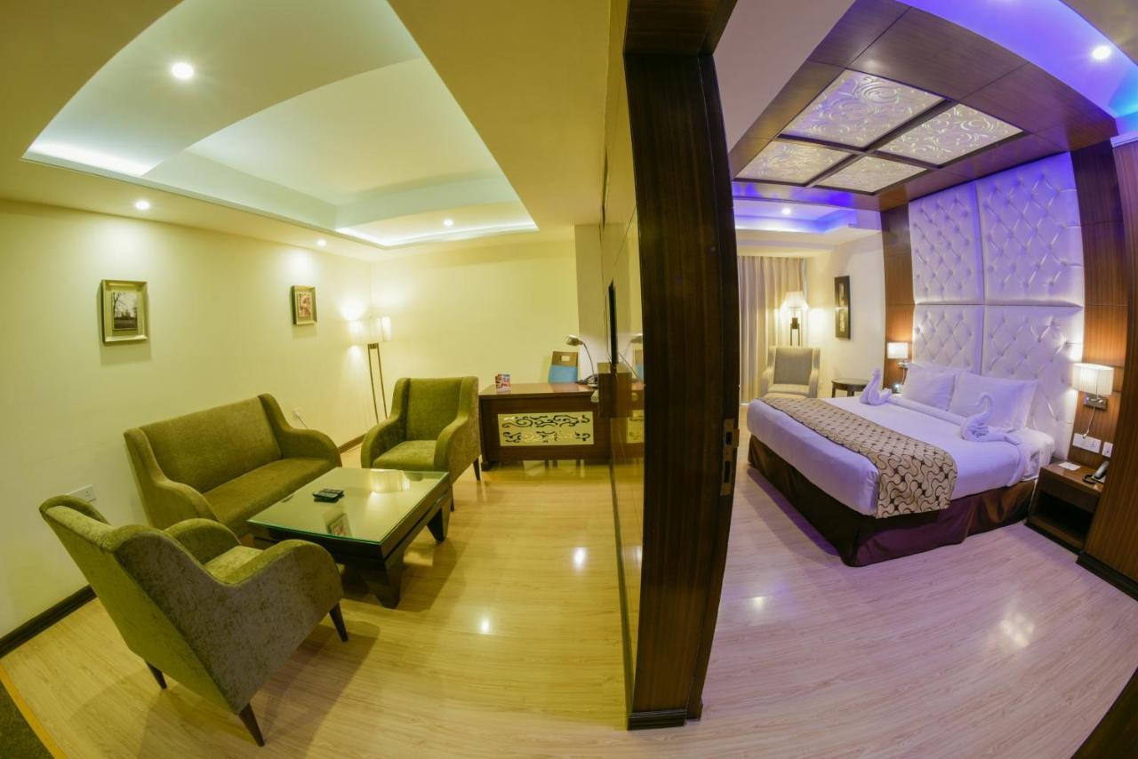 รีเนสต์ ชัยปุระ Hotel ภายนอก รูปภาพ